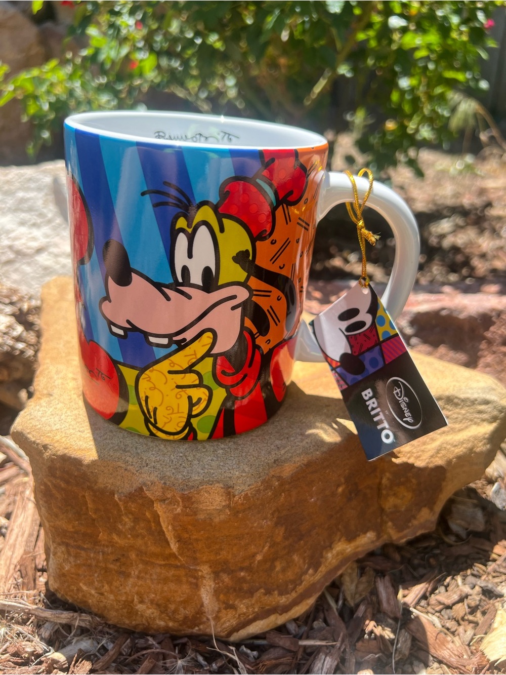 Disney Britto Black Box with Yellow, Blue and Red Colors - Picture 9 of 10